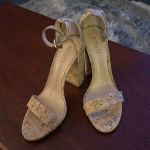 EUC Schultz heels. Size 8